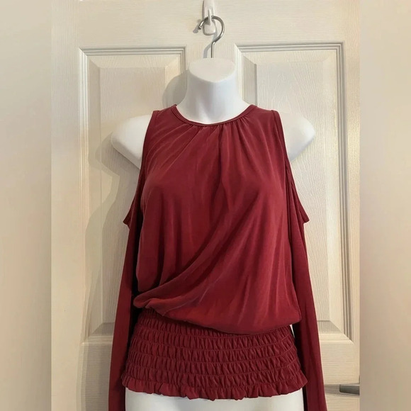 ABERCROMBIE & FITCH | ♥️Cold Shoulder Long-Sleeved Ruffled Blouse NWT - Picture 4 of 10